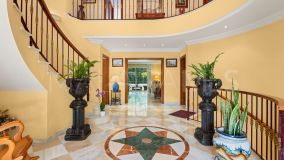 Villa en venta en Nueva Andalucia, Marbella