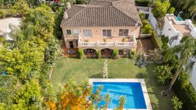 Villa en venta en Nueva Andalucia, Marbella