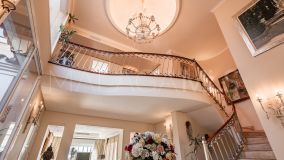 Villa for sale in Hacienda Beach, Estepona Est