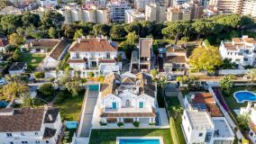 Villa zu verkaufen in El Capricho, Marbella Goldene Meile