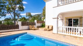 Villa de 5 dormitorios de alta calidad en Las Lomas de Mijas. Con un apartamento de invitados separado. € 675,000