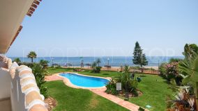 Fully redesigned and renovated apartment beachfront and walking distance to all amenities in Calahonda