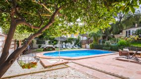 Buy 5 bedrooms villa in Nueva Andalucia