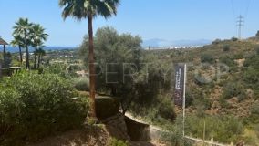 Parcela en El Rosario, Marbella Este con vistas al mar, golf y montaña, cerca de servicios