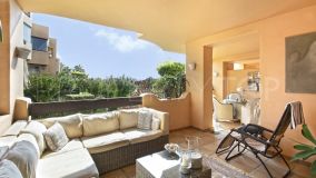 Fantástico apartamento en planta baja con jardín privado en Casares Playa