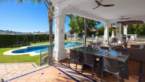 For sale villa with 4 bedrooms in Altos del Paraiso