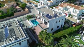 Modern villa in Calahonda just a few minutes walk from all amenities and the beach