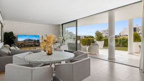 Apartamento en planta baja de alta calidad vendido completamente amueblado en La Reserva del Higueron West, Benalmádena