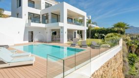MODERN GOLF VILLA WITH PANORAMIC SEA AND MOUNTAIN VIEWS IN EL PARAÍSO