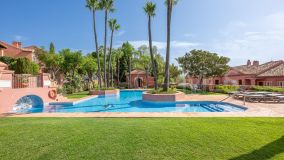 Duplex for sale in Monte Halcones, Benahavis