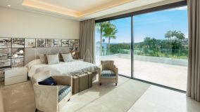 Villa for sale in La Cerquilla, Nueva Andalucia