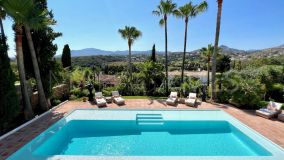 Villa for sale in El Paraiso, Estepona East