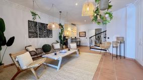 Villa for sale in El Paraiso, Estepona East