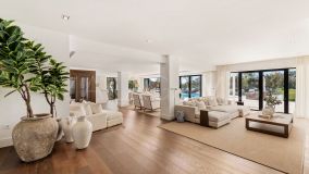 Villa for sale in Los Naranjos Golf, Nueva Andalucia