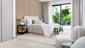 Buy Nueva Andalucia villa with 5 bedrooms