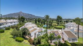 Luxurious Penthouse with 2 Bedrooms, 2 Bathrooms in Los Dragos, Nueva Andalucia, Marbella