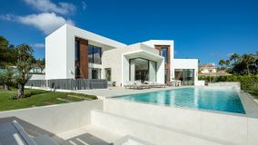 Villa for sale in Las Brisas, Nueva Andalucia