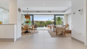 Villa for sale in La Resina Golf, Estepona Est