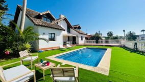 Villa en venta en Estepona Playa con 5 dormitorios