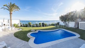 Villa for sale in Vistamar, Marbella Est