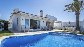 Villa for sale in Vistamar, Marbella Est