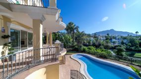 Villa till salu på El Herrojo, Benahavis
