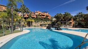 For sale apartment in Nueva Andalucia with 3 bedrooms