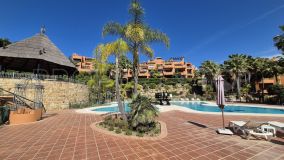 For sale apartment in Nueva Andalucia with 3 bedrooms