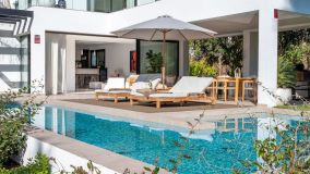 Villa for sale in El Paraiso, Estepona East