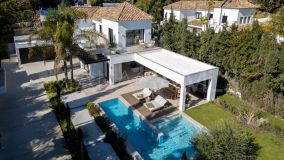 Villa for sale in El Paraiso, Estepona East