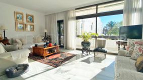 Apartamento con 2 dormitorios en venta en Marbella - Puerto Banus