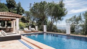 Villa in El Madroñal with panoramic sea views for sale