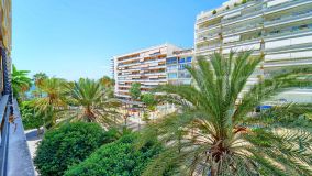 Apartamento en Marbella centro en primera línea de playa con vistas al mar