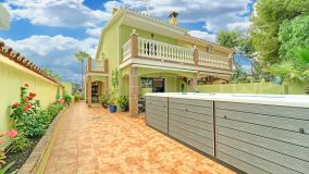 For sale semi detached house with 4 bedrooms in Nueva Andalucia
