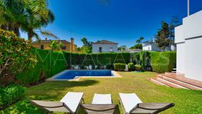 Villa for sale in El Presidente, Estepona East