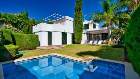 Villa for sale in El Presidente, Estepona East