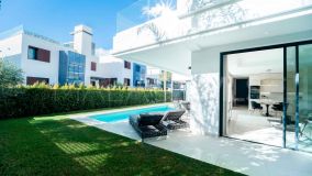 Villa Pareada en venta en Rio Verde Playa, Marbella Golden Mile