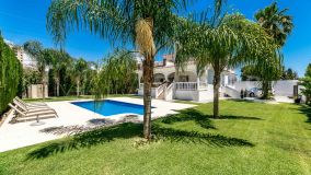 Villa for sale in Atalaya de Rio Verde, Nueva Andalucia