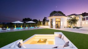 Villa for sale in Aloha, Nueva Andalucia