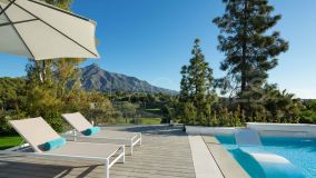 Villa for sale in Aloha, Nueva Andalucia