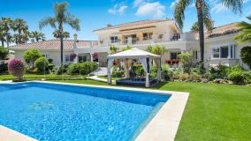 Villa for sale in La Cerquilla, Nueva Andalucia