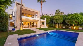Villa en venta en Los Olivos, Nueva Andalucia