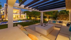 Villa en venta en Los Olivos, Nueva Andalucia