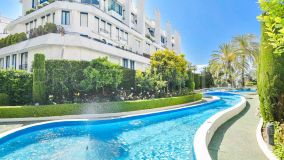 Apartamento en planta baja en Marbella Centro en segunda línea de playa en venta