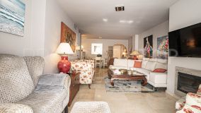 Apartamento con 3 dormitorios en venta en Campos de Guadalmina