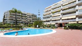 Duplex penthouse with 4 bedrooms for sale in Campos de Guadalmina