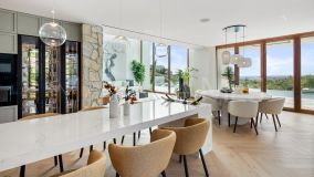 Villa for sale in El Herrojo, Benahavis