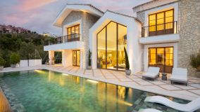 Villa for sale in El Herrojo, Benahavis