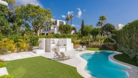 Villa for sale in Las Brisas, Nueva Andalucia