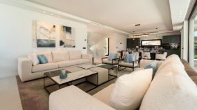 Villa for sale in Los Naranjos, Nueva Andalucia
